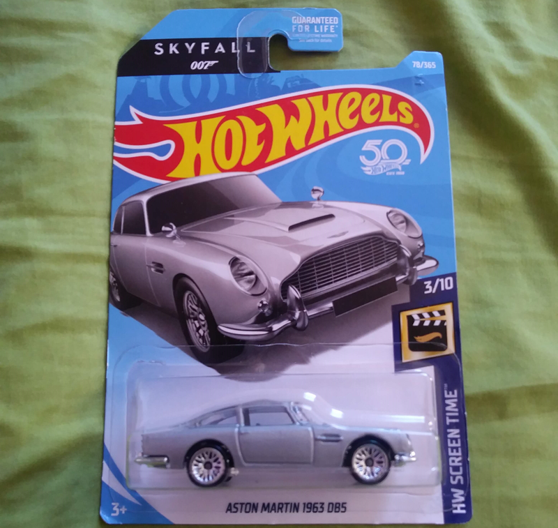 Instead of the average plastic bubble with a bit of wiggle room, this one is shaped very specifically for this car to not move an inch. Hm.